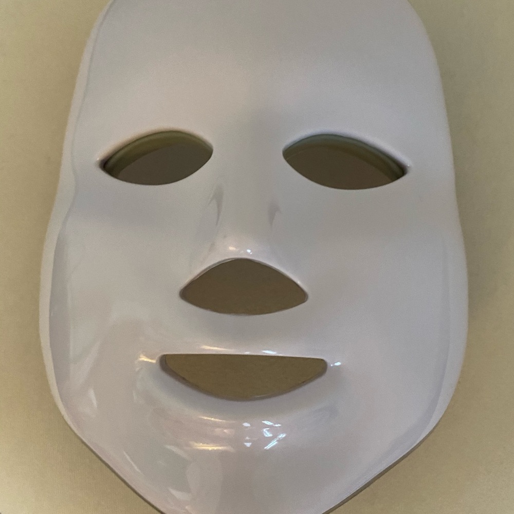 Brand new LED light therapy mask! Skin care goals